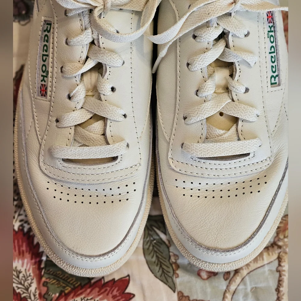 Reebok White and Green Sneakers - Picture 8 of 12